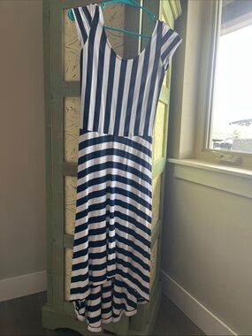 Gap XS Navy and White Striped V‑Neck Maxi Dress